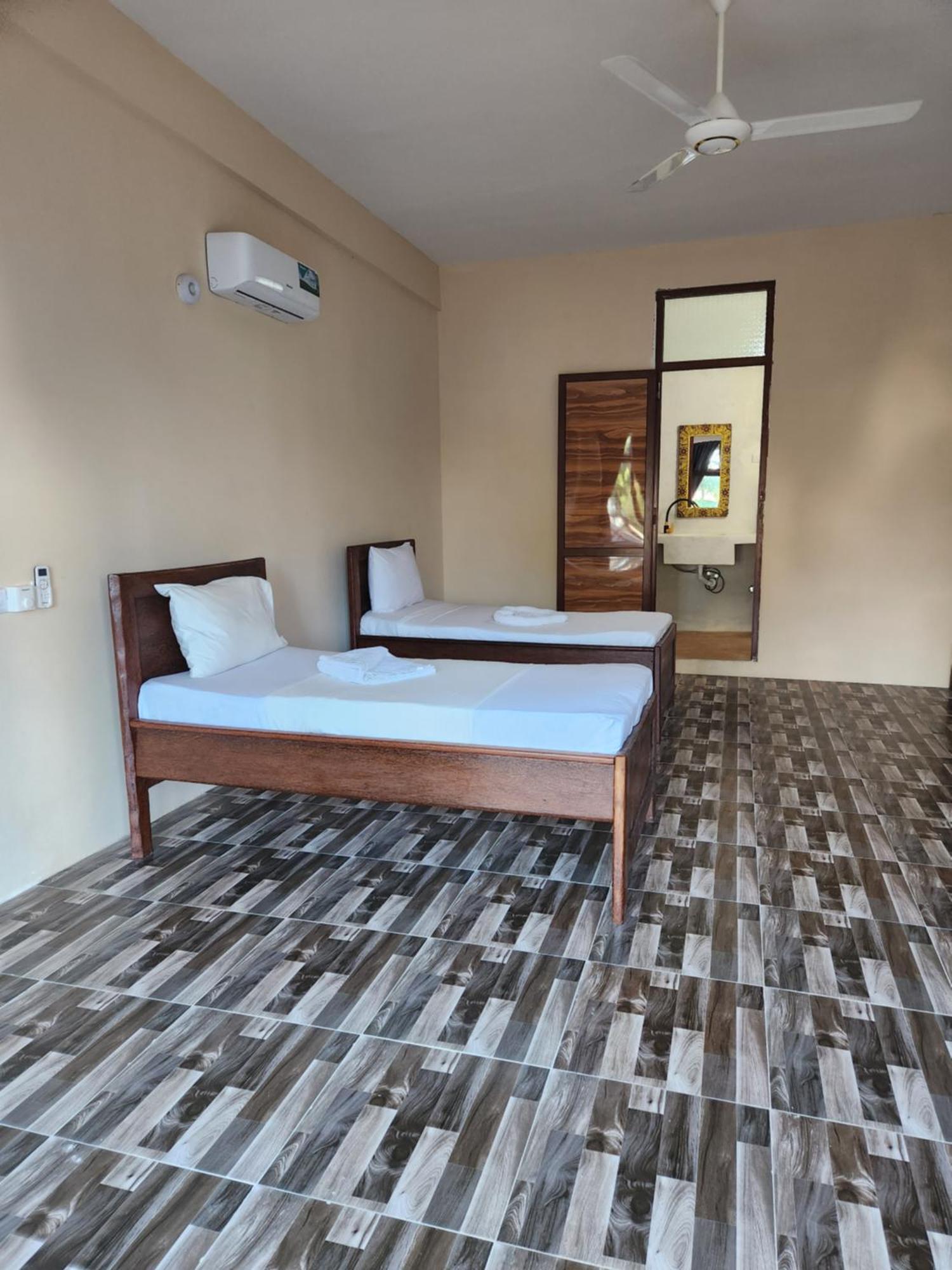Hotel Two Palms à Jambiani  Extérieur photo
