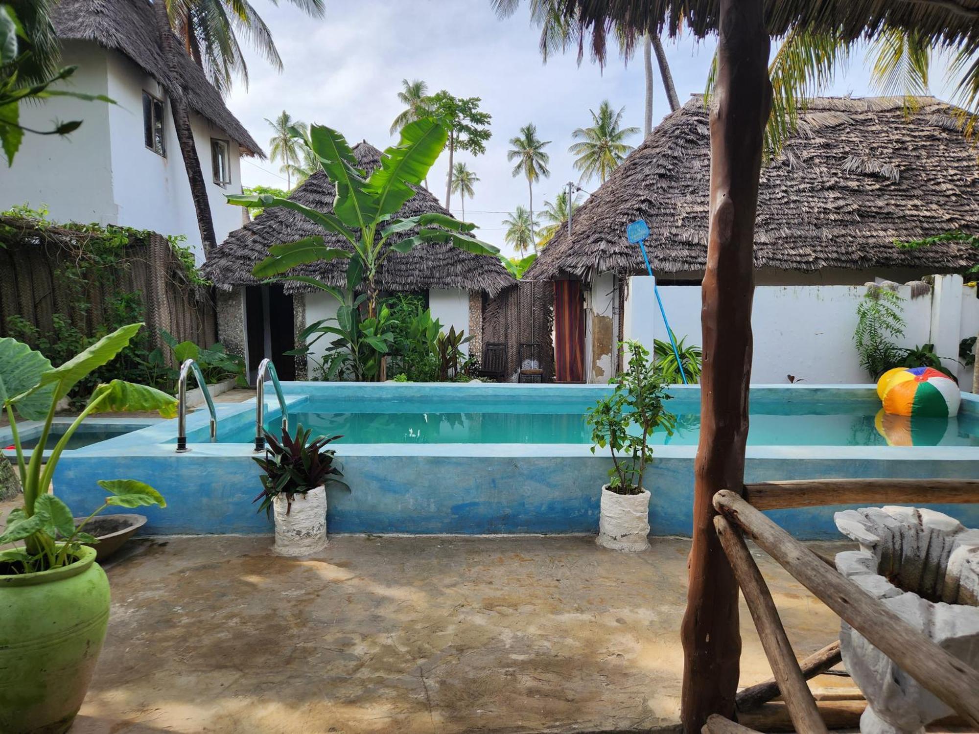 Hotel Two Palms à Jambiani  Extérieur photo