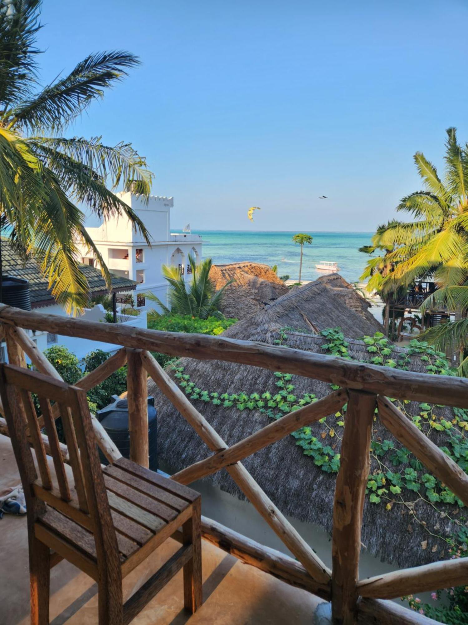 Hotel Two Palms à Jambiani  Extérieur photo