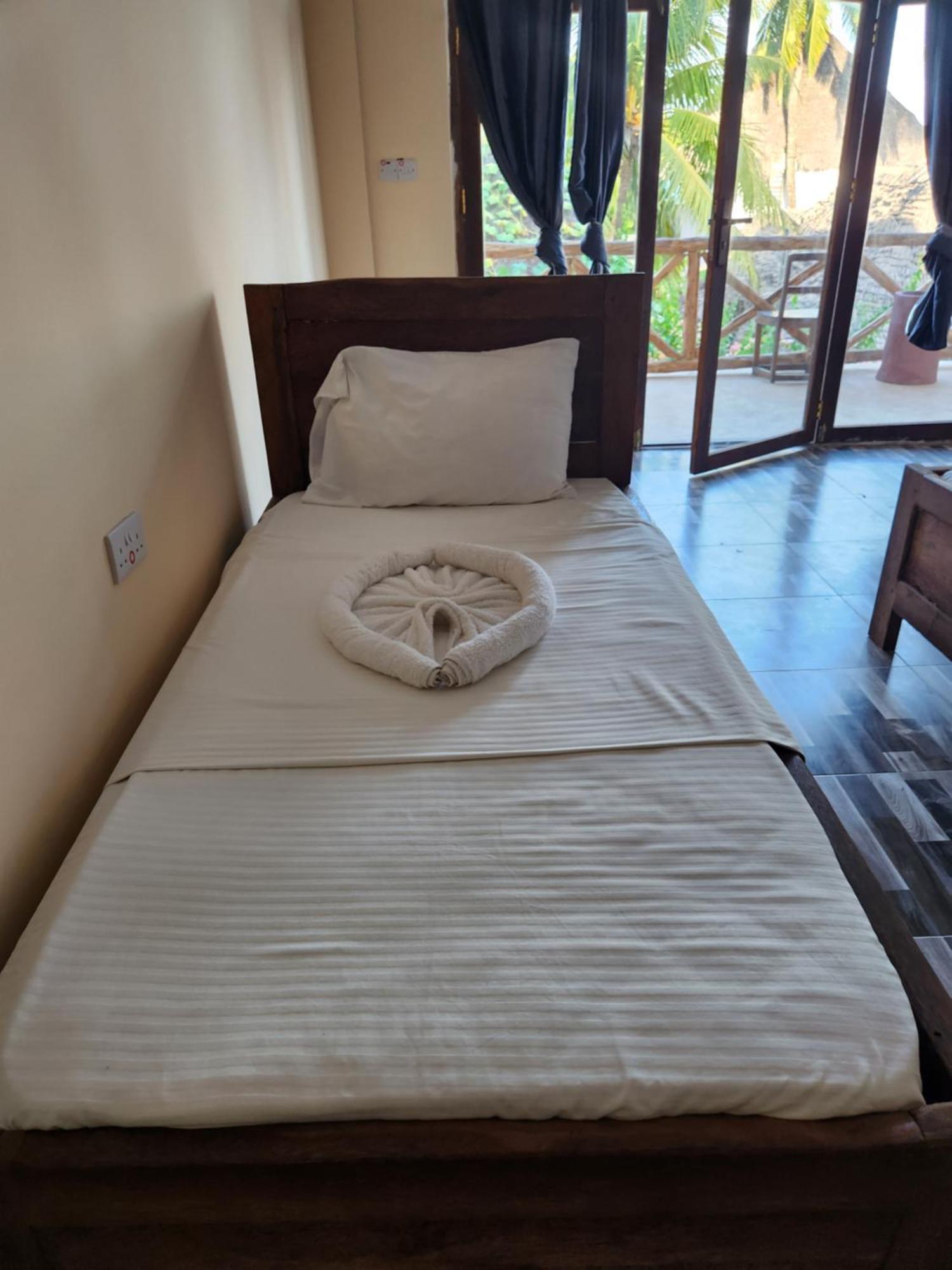 Hotel Two Palms à Jambiani  Extérieur photo