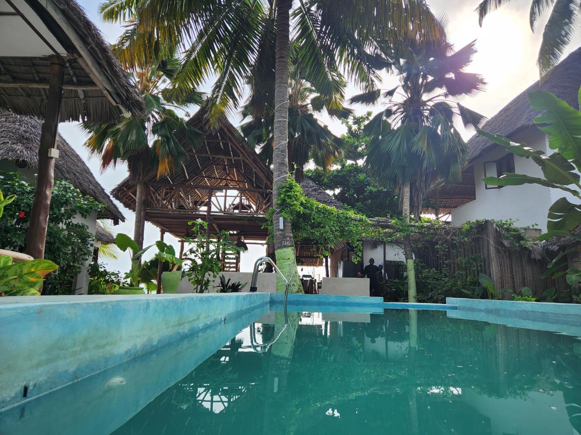 Hotel Two Palms à Jambiani  Extérieur photo