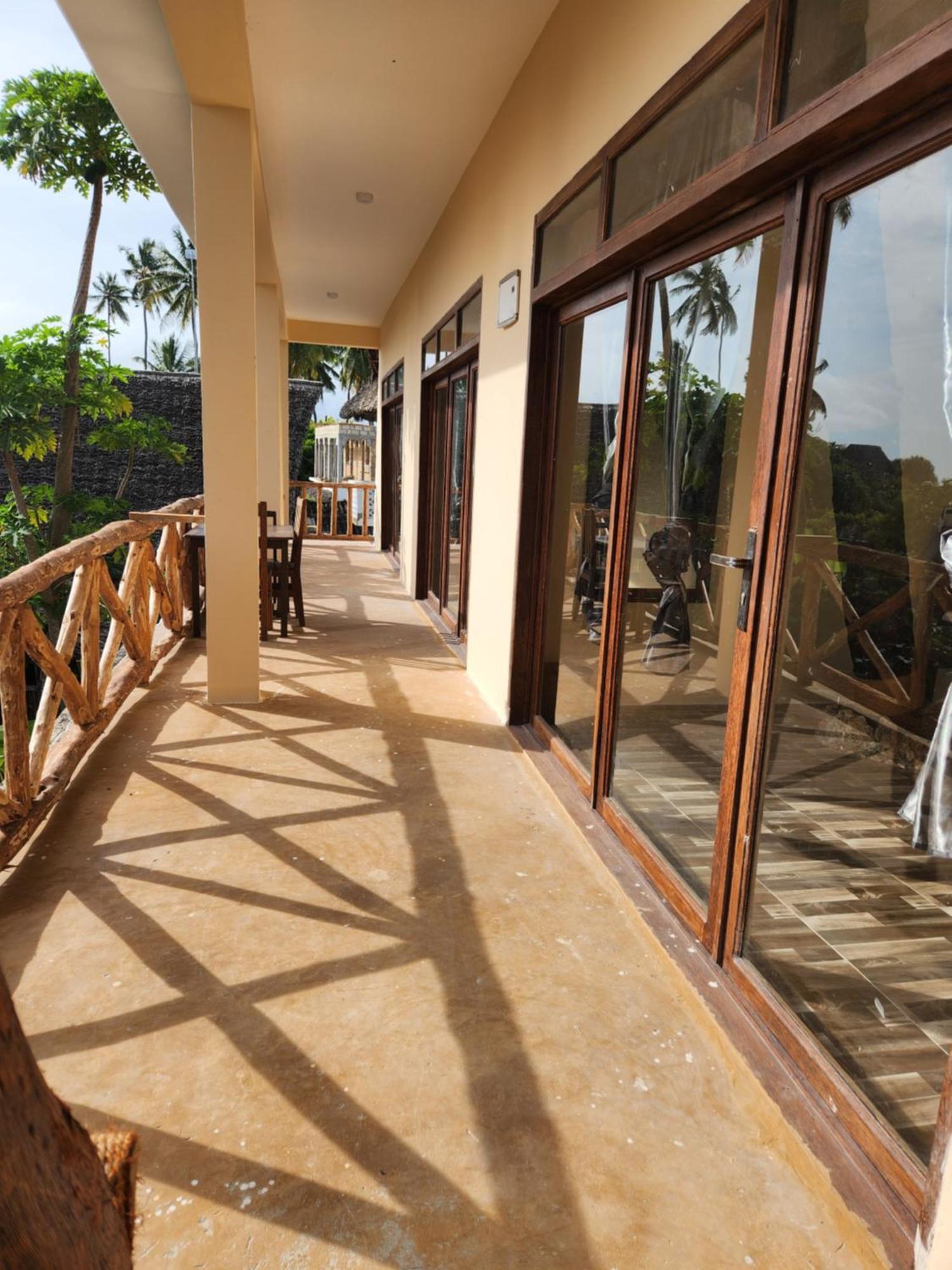 Hotel Two Palms à Jambiani  Extérieur photo